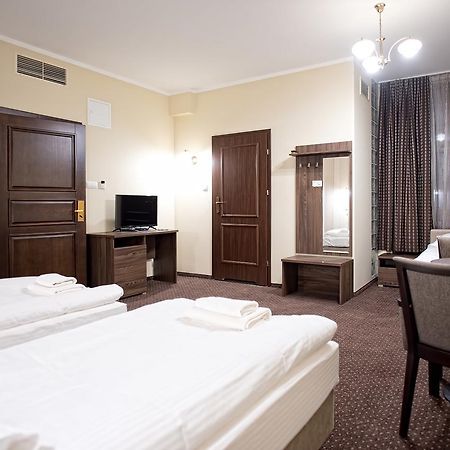 Hotel Lord Krosno Eksteriør bilde