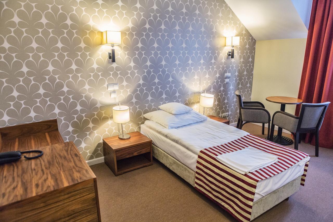 Hotel Lord Krosno Eksteriør bilde