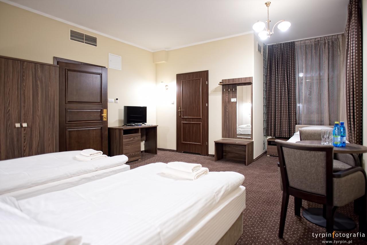 Hotel Lord Krosno Eksteriør bilde