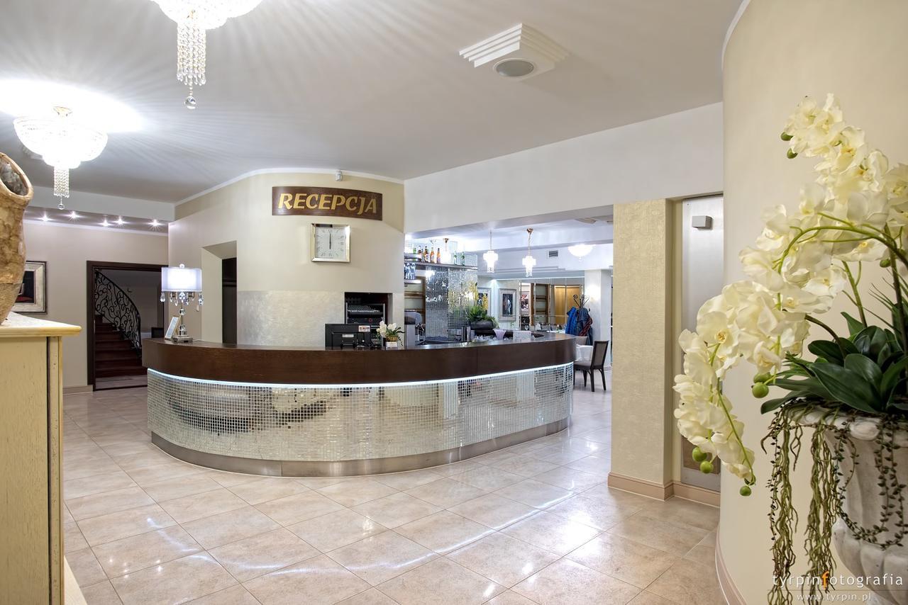 Hotel Lord Krosno Eksteriør bilde